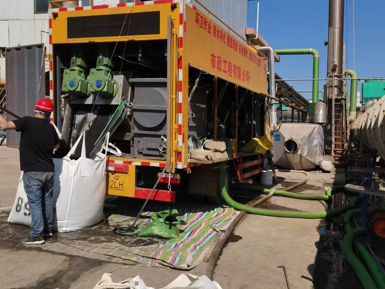 贺兰淤泥压干处理