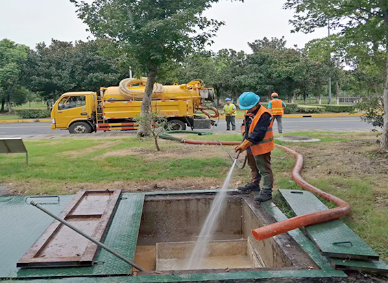 贺兰化油池清理